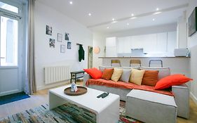 Warm 2 Bedrooms Apartement - C38